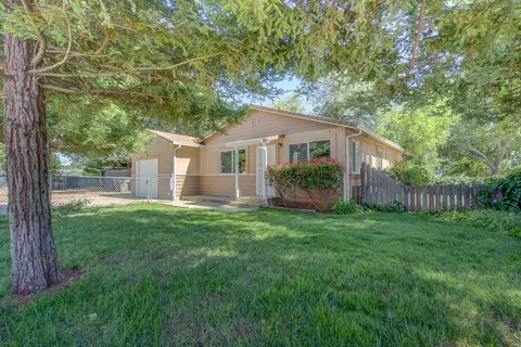 2223 Saturn Skwy, Redding, CA 96002
