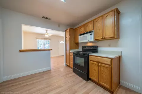 Kitchen - 5370 Rosswood Ln, Redding, CA 96001 photo 4 of 4