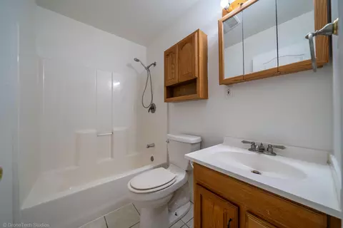 Bath - 5370 Rosswood Ln, Redding, CA 96001 photo 1 of 2