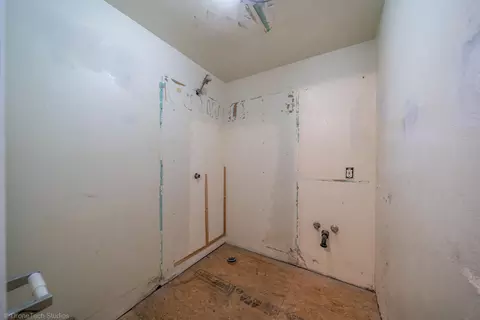 Bath - 5370 Rosswood Ln, Redding, CA 96001 photo 2 of 2