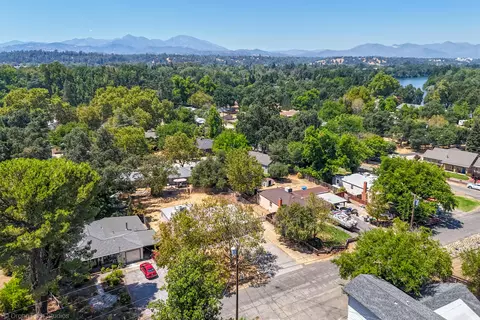 View/Area - 5370 Rosswood Ln, Redding, CA 96001 photo 3 of 13