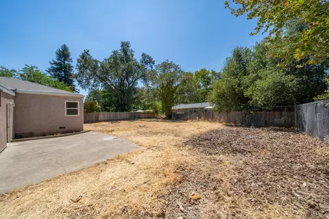 Exterior - 5370 Rosswood Ln, Redding, CA 96001 photo 6 of 16