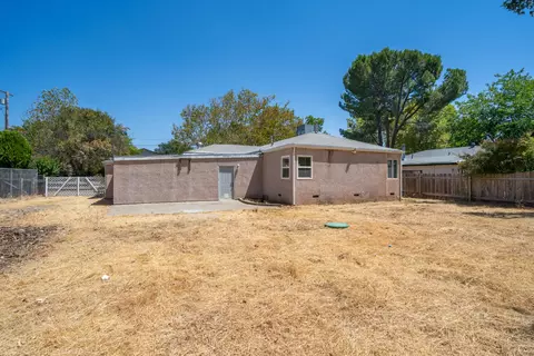 Exterior - 5370 Rosswood Ln, Redding, CA 96001 photo 9 of 16