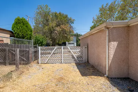 Exterior - 5370 Rosswood Ln, Redding, CA 96001 photo 12 of 16