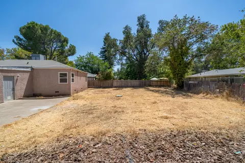 Exterior - 5370 Rosswood Ln, Redding, CA 96001 photo 7 of 16