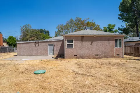 Exterior - 5370 Rosswood Ln, Redding, CA 96001 photo 11 of 16
