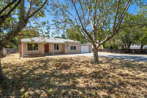Exterior - 5370 Rosswood Ln, Redding, CA 96001 photo 2 of 16