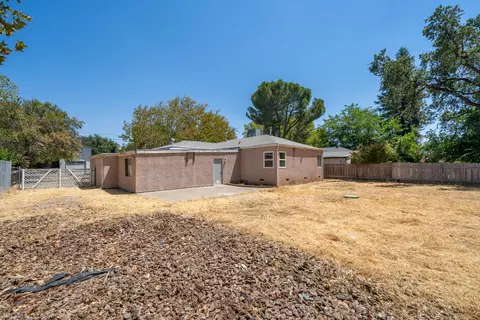 Exterior - 5370 Rosswood Ln, Redding, CA 96001 photo 8 of 16