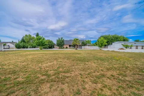 Exterior - 19880 Holstein Ln, Redding, CA 96002 photo 5 of 24