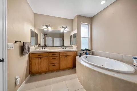 Bath - 19880 Holstein Ln, Redding, CA 96002 photo 1 of 6