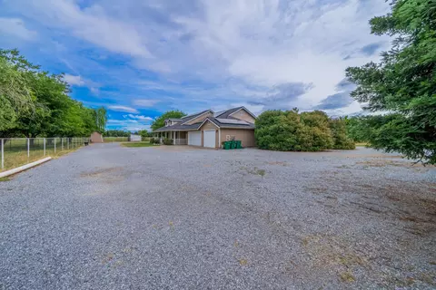 Exterior - 19880 Holstein Ln, Redding, CA 96002 photo 7 of 24