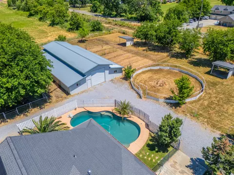View/Area - 19880 Holstein Ln, Redding, CA 96002 photo 6 of 17