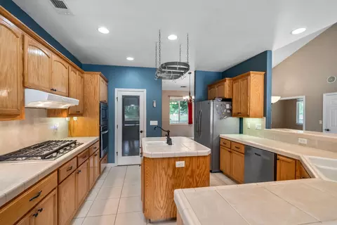 Kitchen - 19880 Holstein Ln, Redding, CA 96002 photo 6 of 7