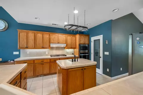Kitchen - 19880 Holstein Ln, Redding, CA 96002 photo 2 of 7