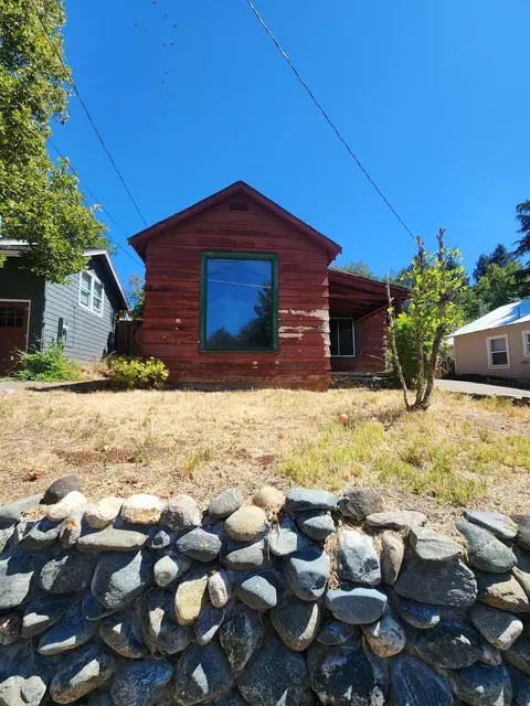 190 Taylor St, Weaverville, CA 96093