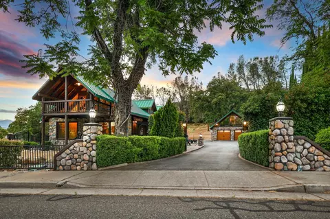 2020 Benton Dr, Redding, CA 96003