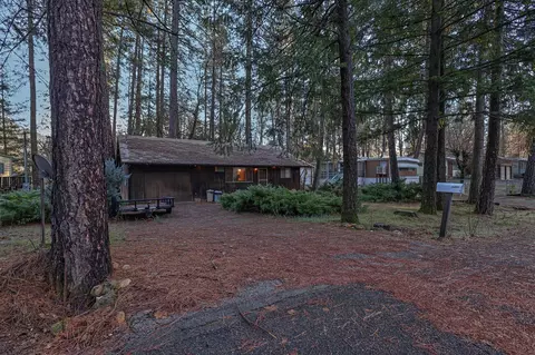 20717 Mammoth Dr, Lakehead, CA 96051