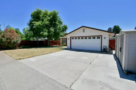 1556 Murieta Loop, Redding, CA 96002 photo 2
