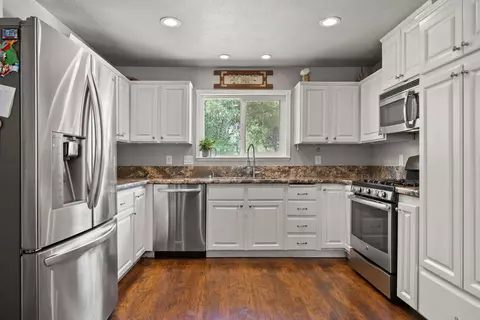 20973 Yogi Bear Ln, Redding, CA 96003 photo 7