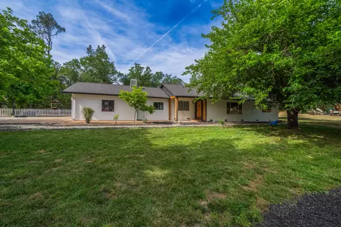 20973 Yogi Bear Ln, Redding, CA 96003 photo 2