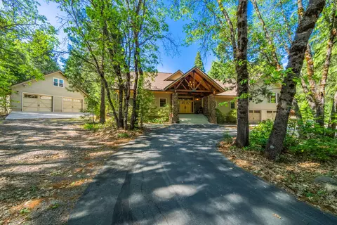 Exterior - 707 Quail Ct, Mccloud, CA 96057 photo 3 of 9
