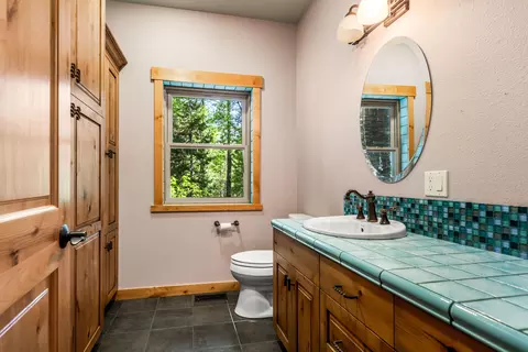 Bath - 707 Quail Ct, Mccloud, CA 96057 photo 2 of 2