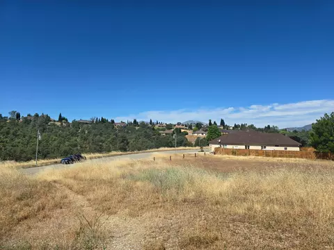 2850 Fantenell Dr, Redding, CA 96003 photo 2