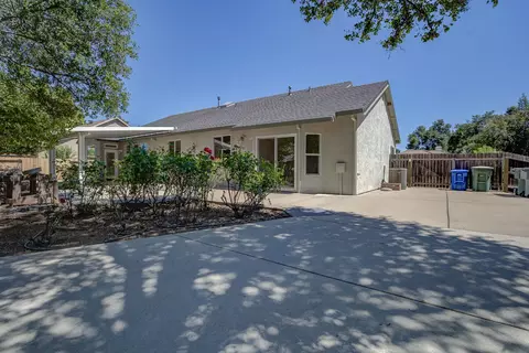 Exterior - 2760 Pacific Ave, Redding, CA 96002 photo 8 of 9