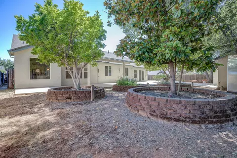 Exterior - 2760 Pacific Ave, Redding, CA 96002 photo 4 of 9