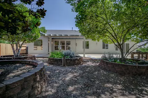 Exterior - 2760 Pacific Ave, Redding, CA 96002 photo 5 of 9