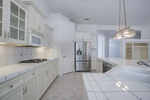 Kitchen - 2760 Pacific Ave, Redding, CA 96002 photo 2 of 2