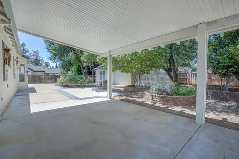 Exterior - 2760 Pacific Ave, Redding, CA 96002 photo 3 of 9