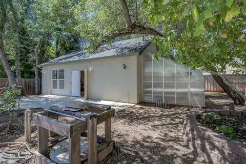 Exterior - 2760 Pacific Ave, Redding, CA 96002 photo 7 of 9