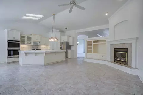 Living - 2760 Pacific Ave, Redding, CA 96002 photo 3 of 3