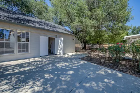 Exterior - 2760 Pacific Ave, Redding, CA 96002 photo 6 of 9