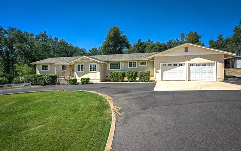 8410 Valley View Rd, Redding, CA 96001 photo 2