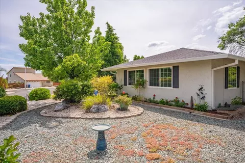 Exterior - 910 Golden Heights Ct, Redding, CA 96003 photo 16 of 29