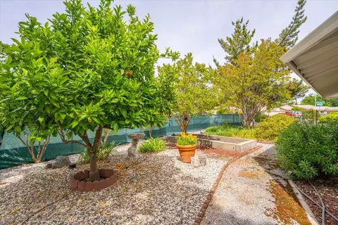Exterior - 910 Golden Heights Ct, Redding, CA 96003 photo 12 of 29