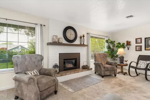 Living - 910 Golden Heights Ct, Redding, CA 96003 photo 1 of 3