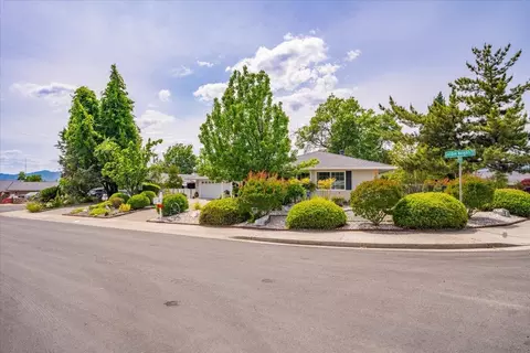 Exterior - 910 Golden Heights Ct, Redding, CA 96003 photo 24 of 29