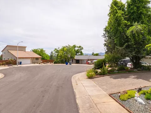 Exterior - 910 Golden Heights Ct, Redding, CA 96003 photo 25 of 29