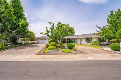 Exterior - 910 Golden Heights Ct, Redding, CA 96003 photo 22 of 29