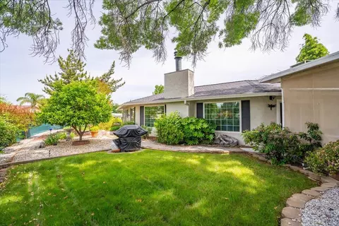 Exterior - 910 Golden Heights Ct, Redding, CA 96003 photo 10 of 29