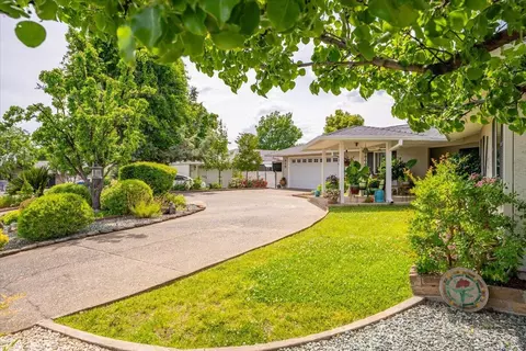 Exterior - 910 Golden Heights Ct, Redding, CA 96003 photo 18 of 29