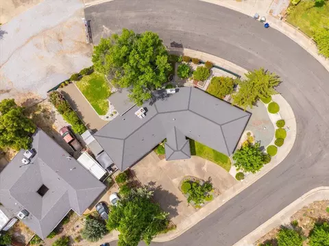 View/Area - 910 Golden Heights Ct, Redding, CA 96003 photo 4 of 9