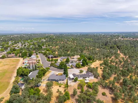 View/Area - 910 Golden Heights Ct, Redding, CA 96003 photo 9 of 9