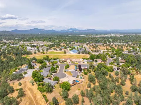 View/Area - 910 Golden Heights Ct, Redding, CA 96003 photo 8 of 9