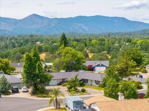 View/Area - 910 Golden Heights Ct, Redding, CA 96003 photo 3 of 9