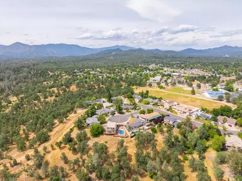 View/Area - 910 Golden Heights Ct, Redding, CA 96003 photo 6 of 9