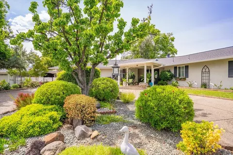 Exterior - 910 Golden Heights Ct, Redding, CA 96003 photo 23 of 29
